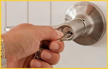 Exclusive Locksmith Service Norwalk, CT 203-893-4235 - 16-emergency-unlock